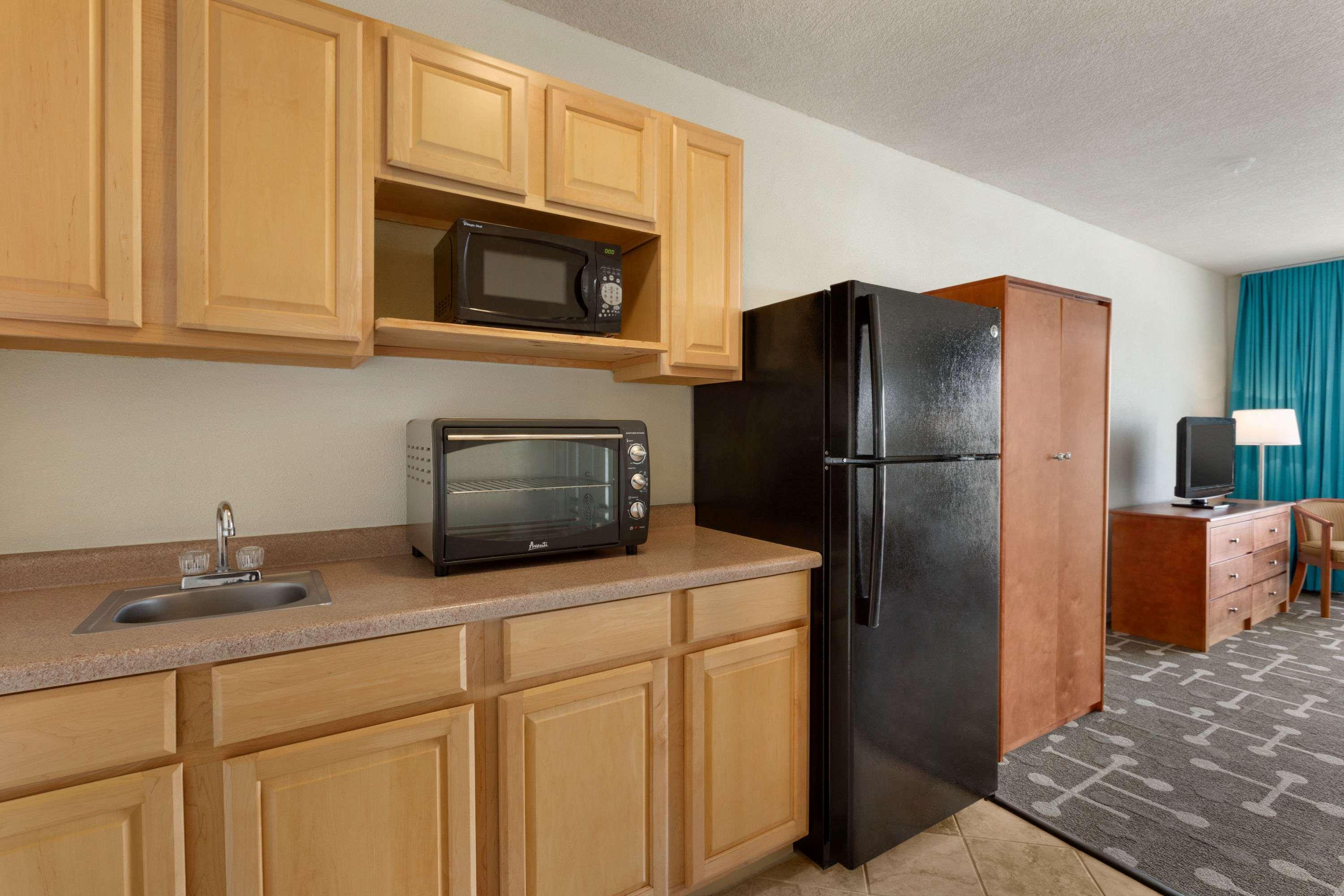 Howard Johnson By Wyndham Ocean City Oceanfront Екстер'єр фото