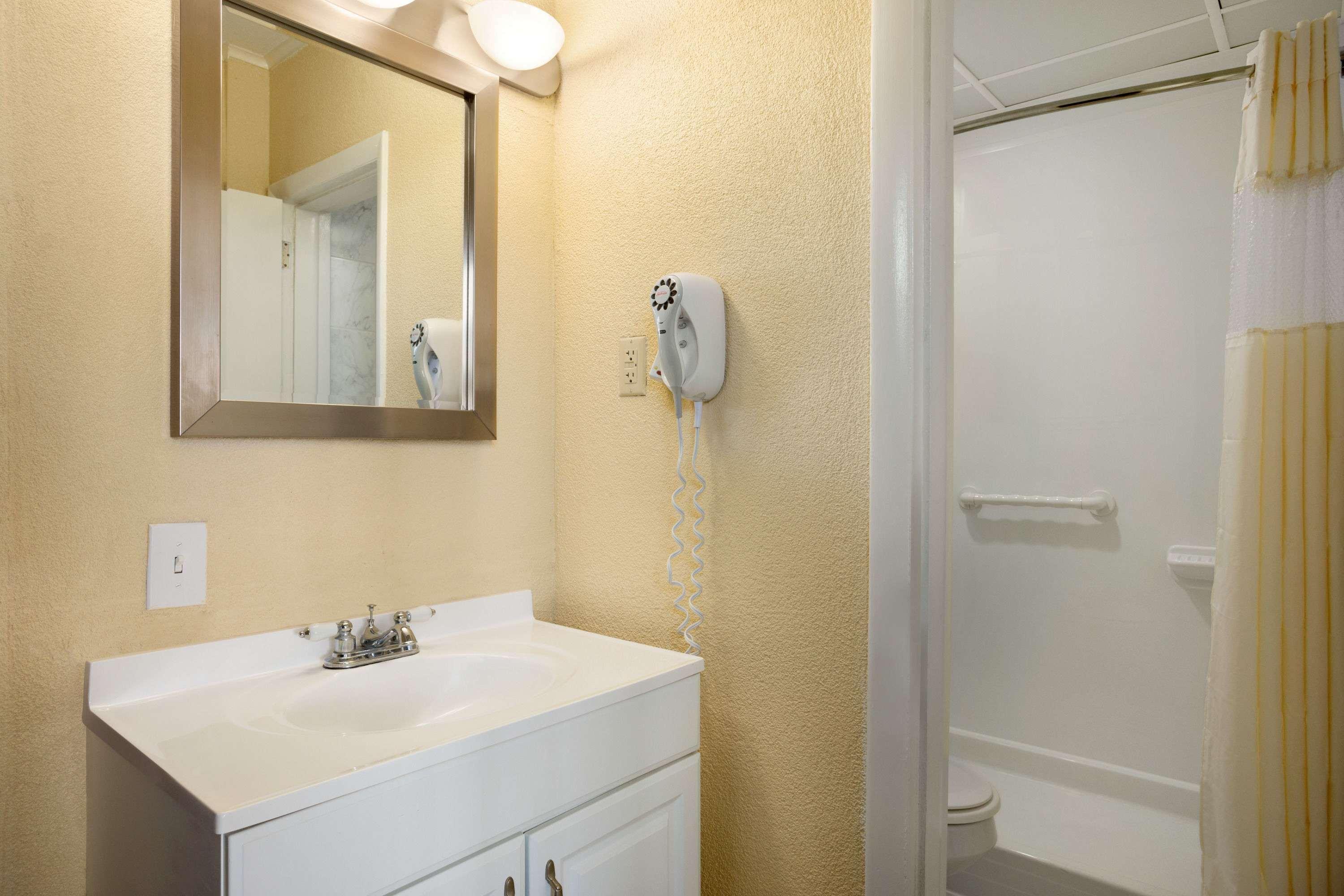 Howard Johnson By Wyndham Ocean City Oceanfront Екстер'єр фото