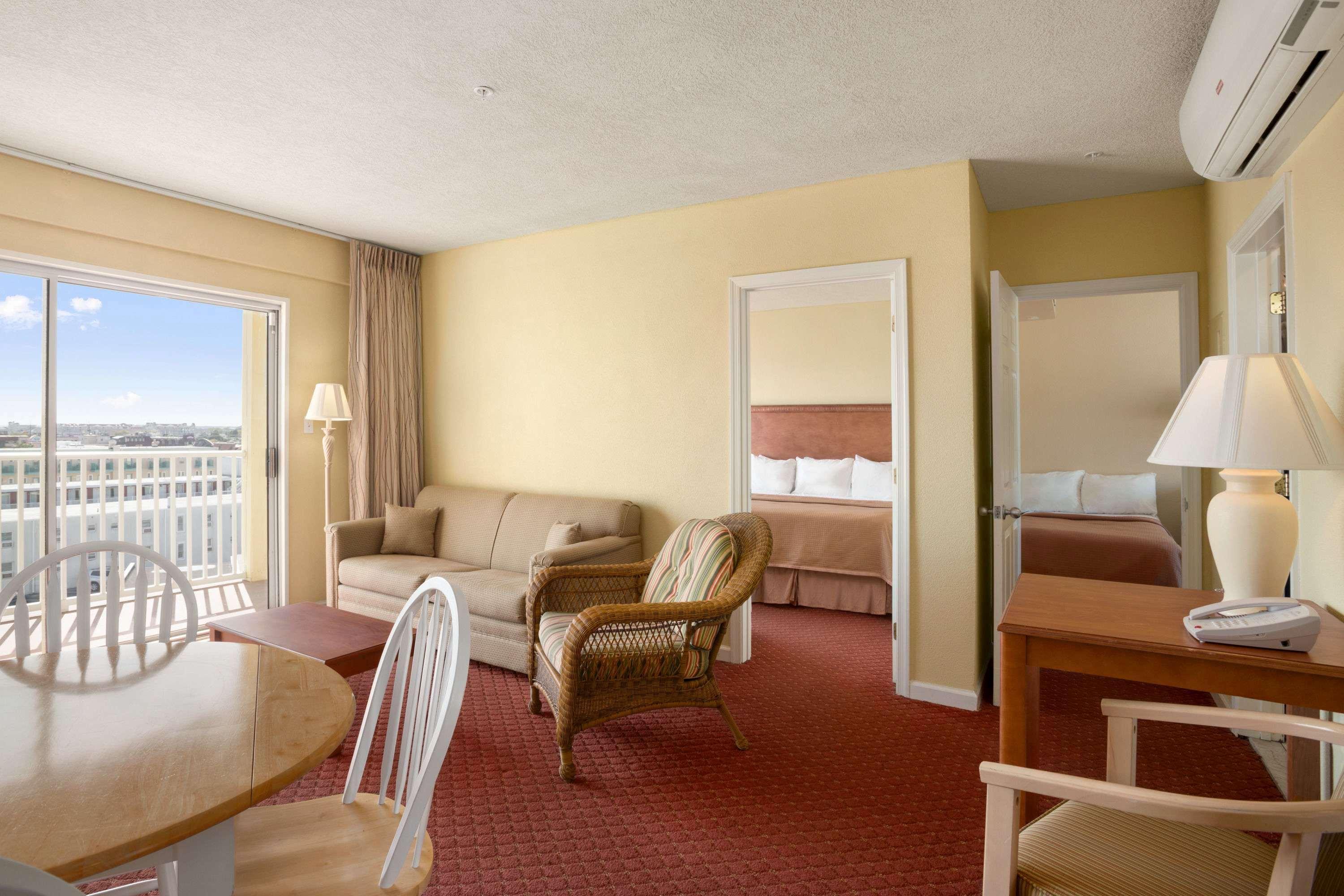 Howard Johnson By Wyndham Ocean City Oceanfront Екстер'єр фото
