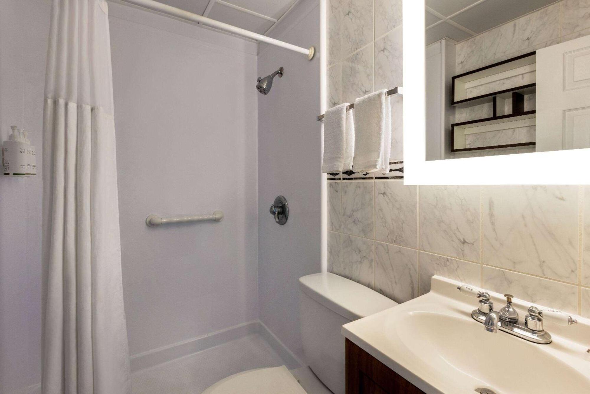 Howard Johnson By Wyndham Ocean City Oceanfront Екстер'єр фото