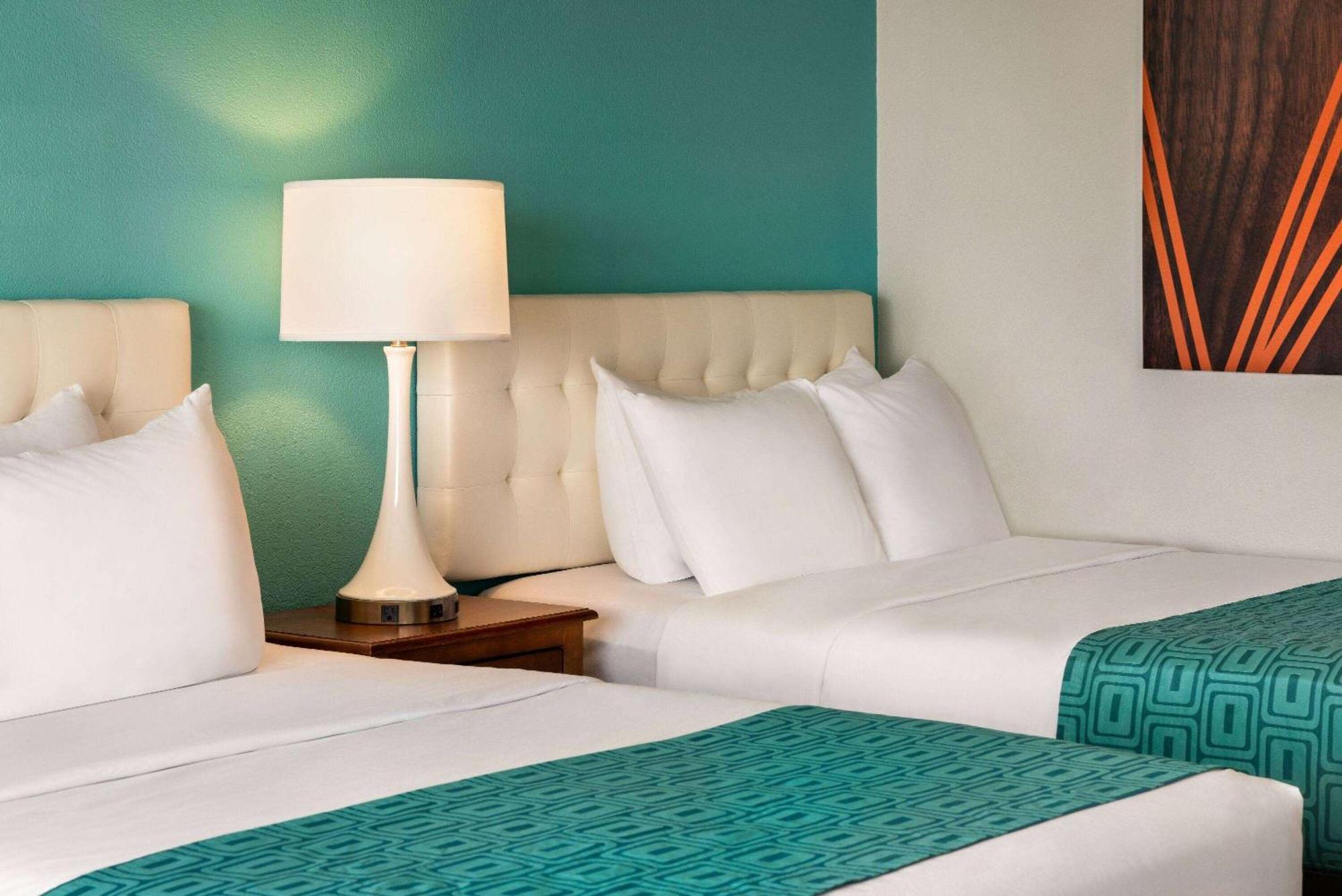 Howard Johnson By Wyndham Ocean City Oceanfront Екстер'єр фото