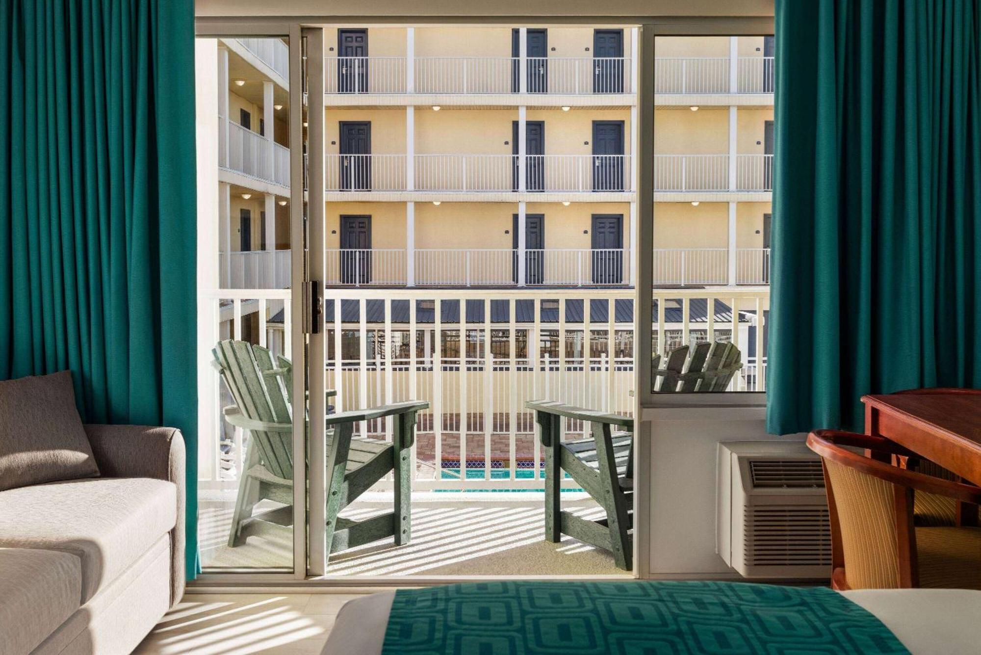 Howard Johnson By Wyndham Ocean City Oceanfront Екстер'єр фото