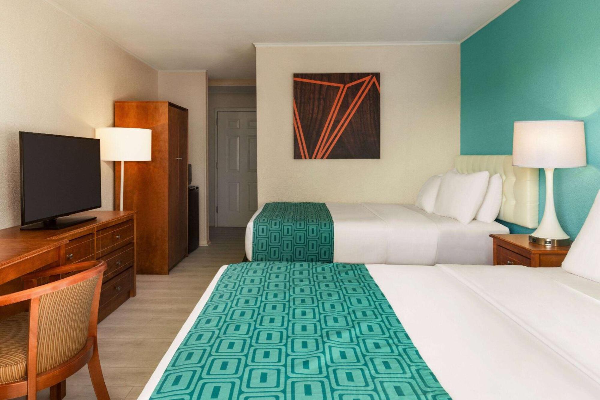 Howard Johnson By Wyndham Ocean City Oceanfront Екстер'єр фото