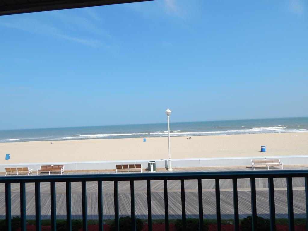 Howard Johnson By Wyndham Ocean City Oceanfront Екстер'єр фото